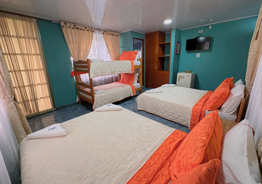 Habitación Familiar con Balcón- Hotel 203